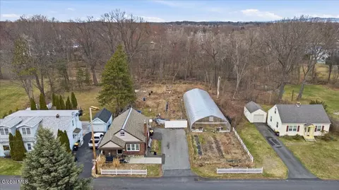 18 Roberts Ln, Latham, NY 12110