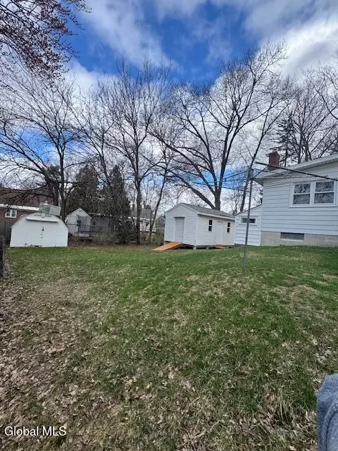 Exterior - 33 Cromer Ave, Schenectady, NY 12304 photo 2 of 4