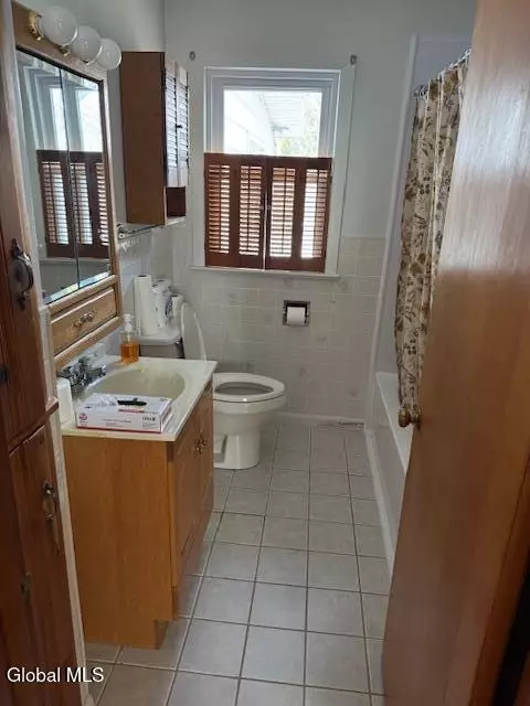 Bath - 33 Cromer Ave, Schenectady, NY 12304 photo 1 of 2