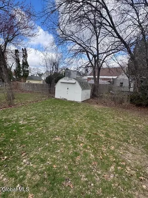 Exterior - 33 Cromer Ave, Schenectady, NY 12304 photo 3 of 4