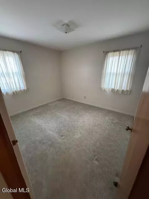 Bedroom - 33 Cromer Ave, Schenectady, NY 12304 photo 4 of 4