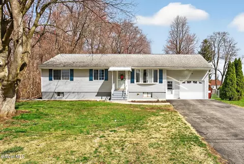 2110 Nahant St, Rotterdam, NY 12306