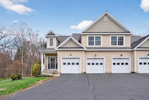 29 Jordan Point Dr, Troy, NY 12180