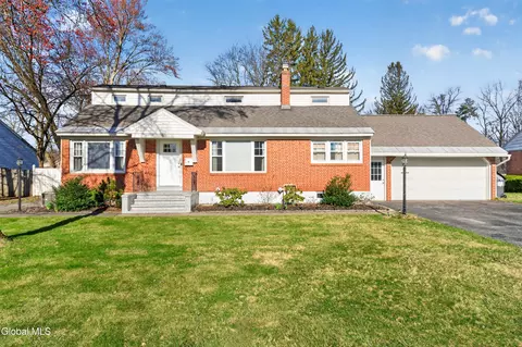 9 Mullen Dr, Rotterdam, NY 12306