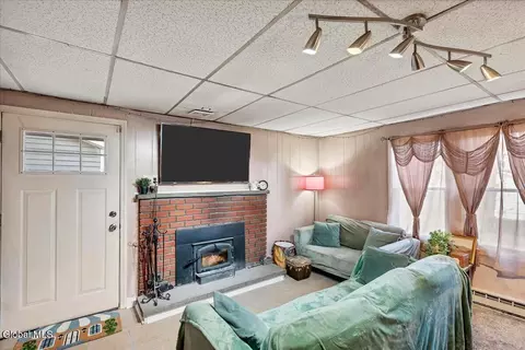 Living - 1075 Keyes Ave, Schenectady, NY 12309 photo 7 of 8
