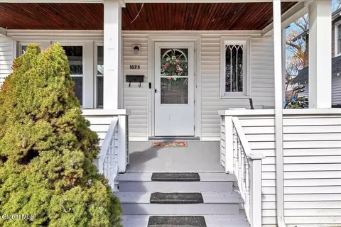 Exterior - 1075 Keyes Ave, Schenectady, NY 12309 photo 3 of 5