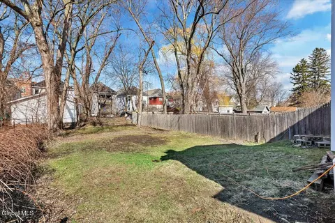 Exterior - 1075 Keyes Ave, Schenectady, NY 12309 photo 1 of 5