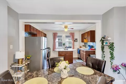 Dining - 1075 Keyes Ave, Schenectady, NY 12309 photo 4 of 4