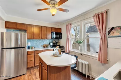 Kitchen - 1075 Keyes Ave, Schenectady, NY 12309 photo 3 of 6