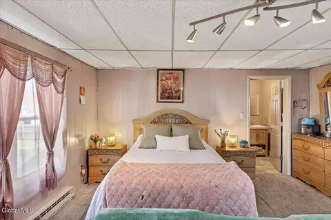 Bedroom - 1075 Keyes Ave, Schenectady, NY 12309 photo 3 of 6