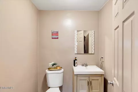 Bath - 1075 Keyes Ave, Schenectady, NY 12309 photo 1 of 3