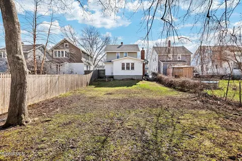 Exterior - 1075 Keyes Ave, Schenectady, NY 12309 photo 2 of 5