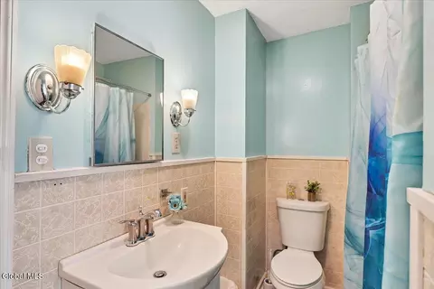 Bath - 1075 Keyes Ave, Schenectady, NY 12309 photo 3 of 3