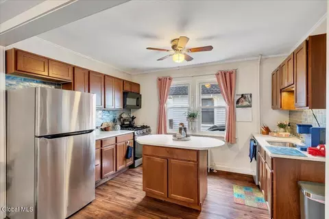 Kitchen - 1075 Keyes Ave, Schenectady, NY 12309 photo 1 of 6
