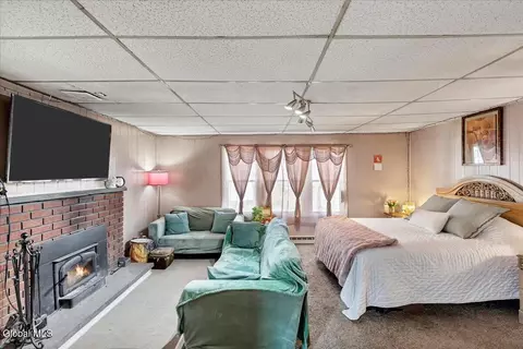 Bedroom - 1075 Keyes Ave, Schenectady, NY 12309 photo 1 of 6
