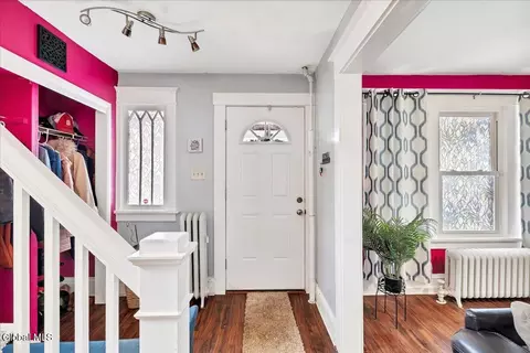 Entry Way - 1075 Keyes Ave, Schenectady, NY 12309 photo 3 of 3
