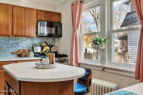 Kitchen - 1075 Keyes Ave, Schenectady, NY 12309 photo 4 of 6