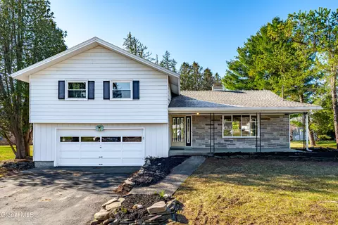 11 Green Acres Ln, Hagaman, NY 12086