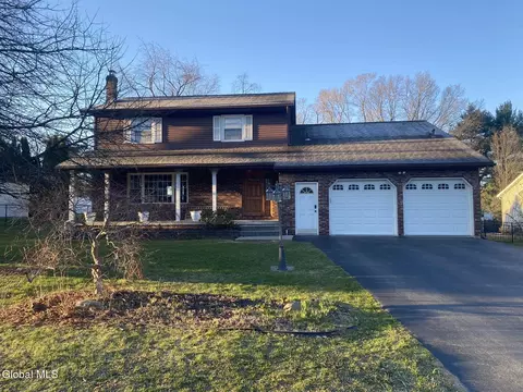 25 Balboa Dr, Latham, NY 12110