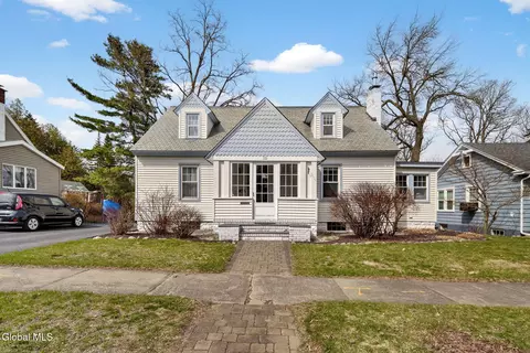 15 Irving Rd, Scotia, NY 12302