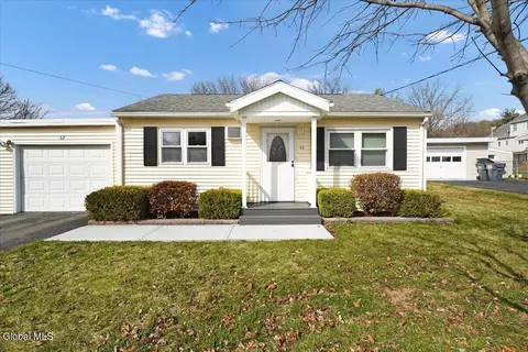 62 Mary Hadge Dr, Schenectady, NY 12309