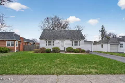 21 Hopewell St, Albany, NY 12208