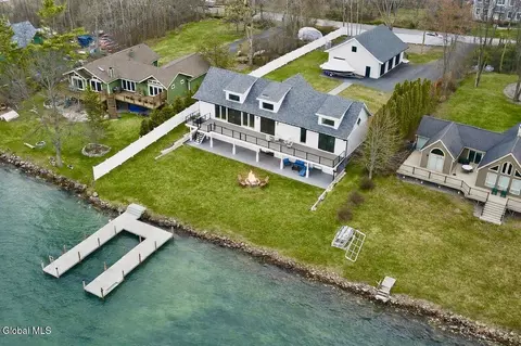 21 Mossy Point Rd, Ticonderoga, NY 12883