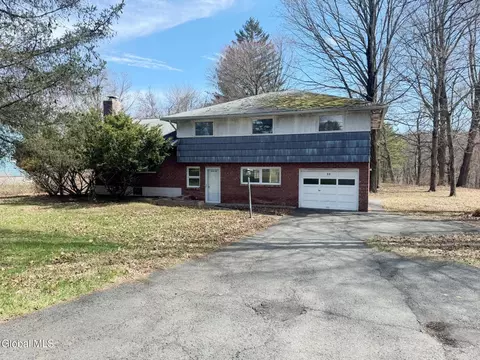 32 Troy Rd, East Greenbush, NY 12061