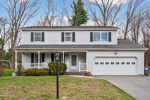 7 Gloucester St, Clifton Park, NY 12065