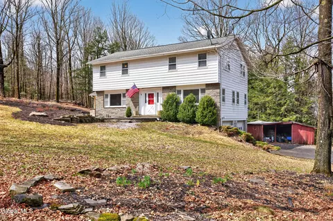 54 High Point Rd, Berne, NY 12023