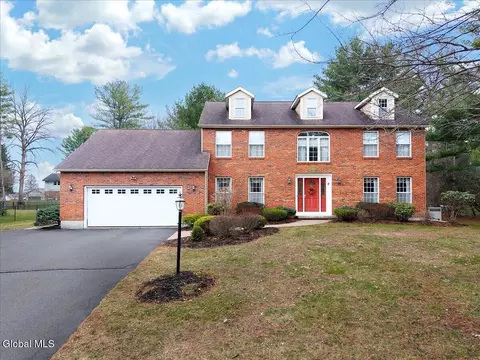 1058 Valerie Dr, Schenectady, NY 12309