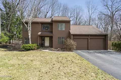 14 W Berkshire Dr, Clifton Park, NY 12065
