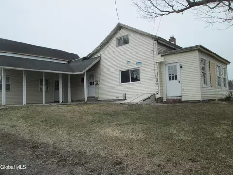 97 N Main St, Mayfield, NY 12117