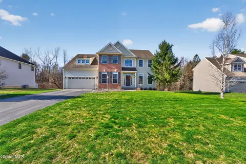 41 Empire Dr, Niskayuna, NY 12309