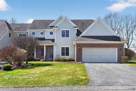 15 Overlook Dr, Queensbury, NY 12804