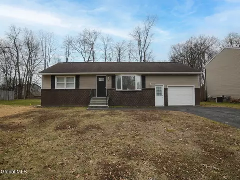 18 Melissa Ct, Colonie, NY 12205