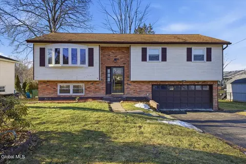 2 Eckman Pl, Rensselaer, NY 12144