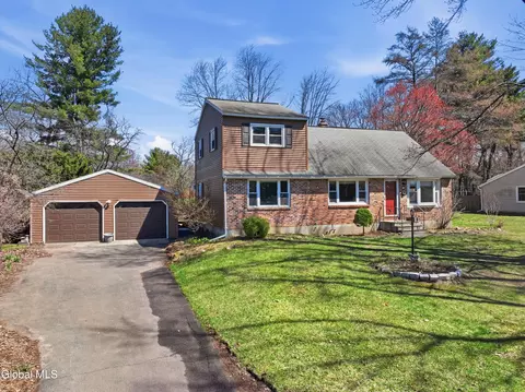 138 Birchwood Dr, Schenectady, NY 12303