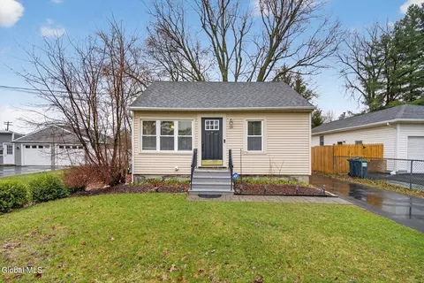 10 Booth St, Albany, NY 12205