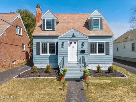 19 Fordham Ct, Albany, NY 12209