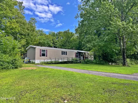 814 Stone Church Rd, Middle Grove, NY 12850