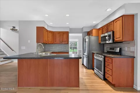 Kitchen - 15 Seneca Ct, Slingerlands, NY 12159 photo 4 of 4