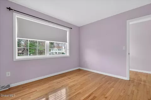 Bedroom - 15 Seneca Ct, Slingerlands, NY 12159 photo 4 of 7