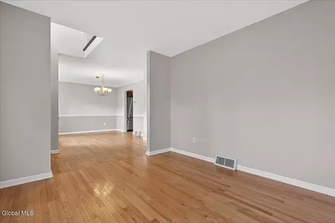 Living - 15 Seneca Ct, Slingerlands, NY 12159 photo 2 of 4