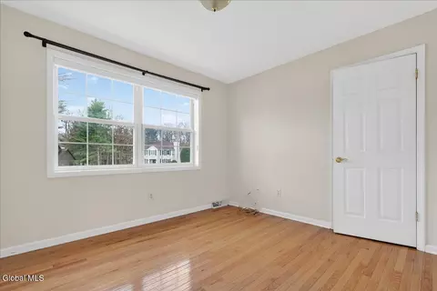 Bedroom - 15 Seneca Ct, Slingerlands, NY 12159 photo 7 of 7