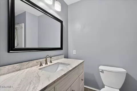 Bath - 15 Seneca Ct, Slingerlands, NY 12159 photo 4 of 5