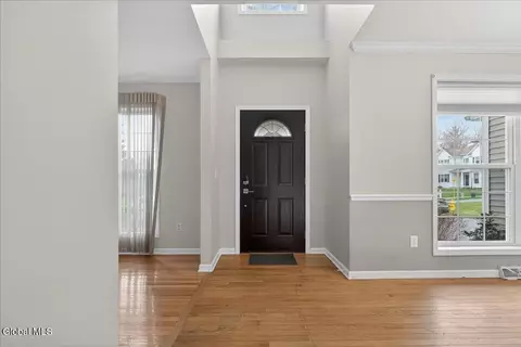 Entry Way - 15 Seneca Ct, Slingerlands, NY 12159 photo 1 of 2