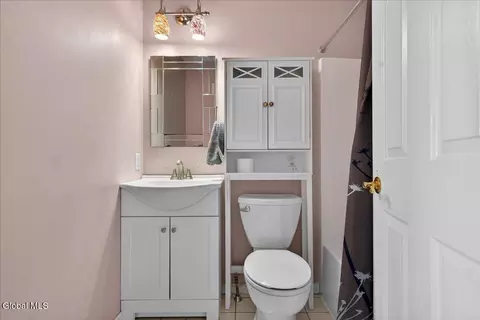 Bath - 15 Seneca Ct, Slingerlands, NY 12159 photo 1 of 5