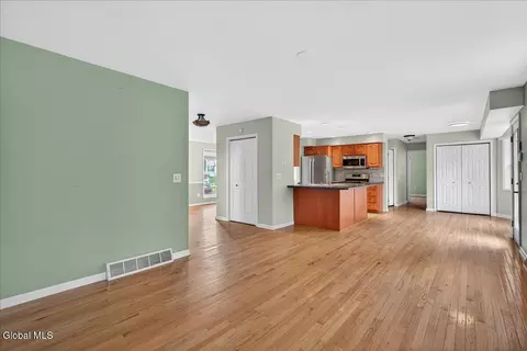 Living - 15 Seneca Ct, Slingerlands, NY 12159 photo 4 of 4