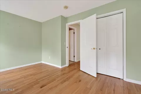 Bedroom - 15 Seneca Ct, Slingerlands, NY 12159 photo 2 of 7